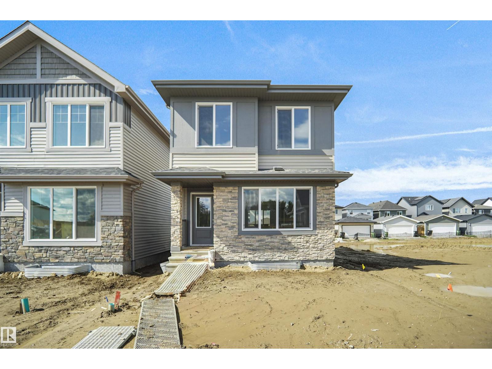 581 177 AV NE
