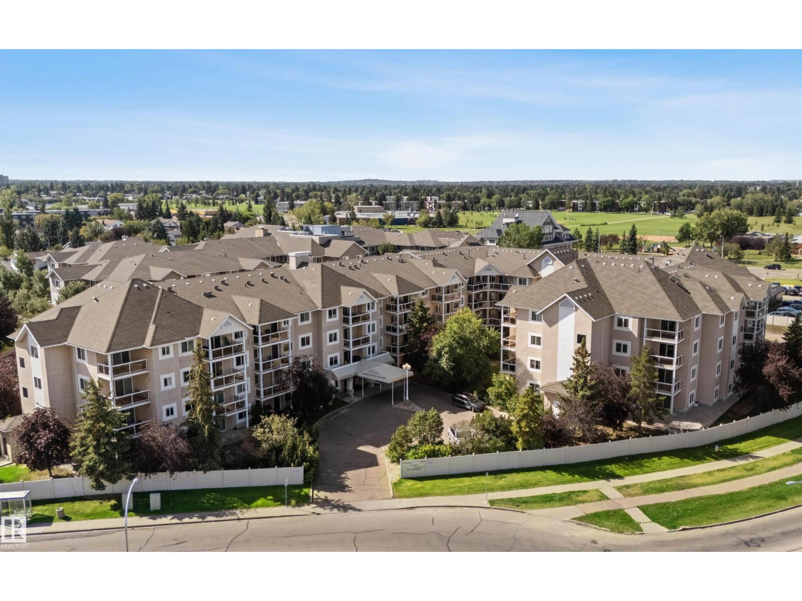 #225 10511 42 AV NW