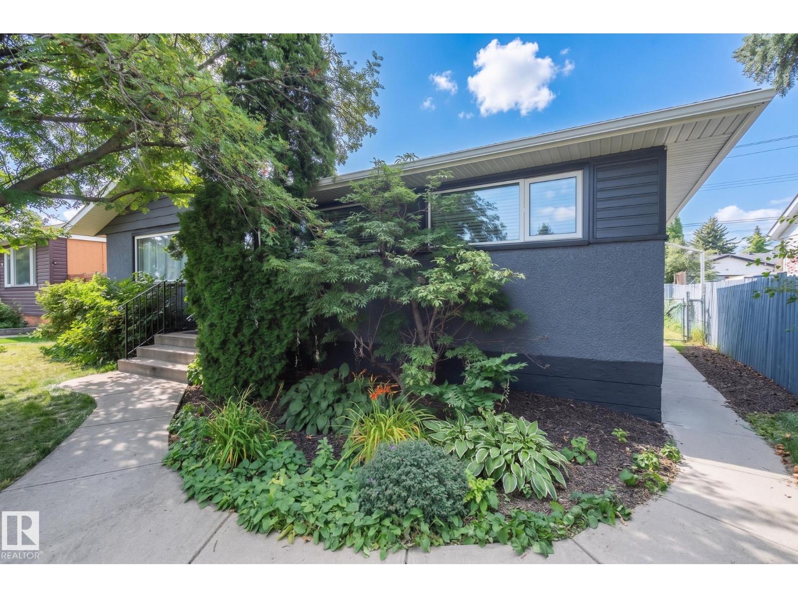 5207 103 AV NW