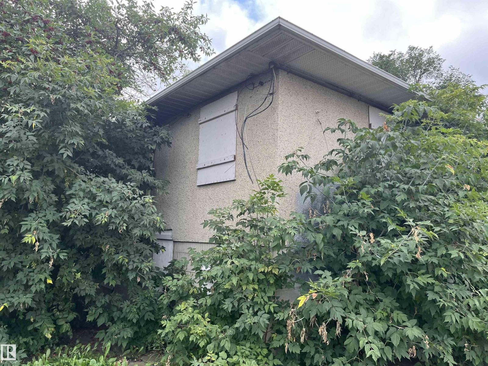 10209 92 ST NW photo 3