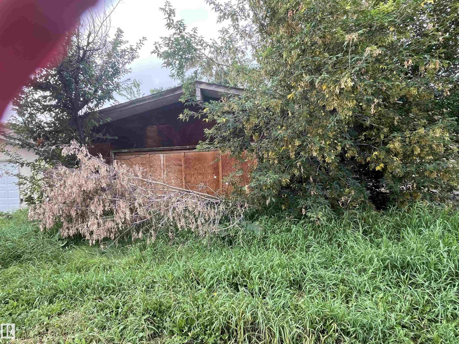 10209 92 ST NW photo 4