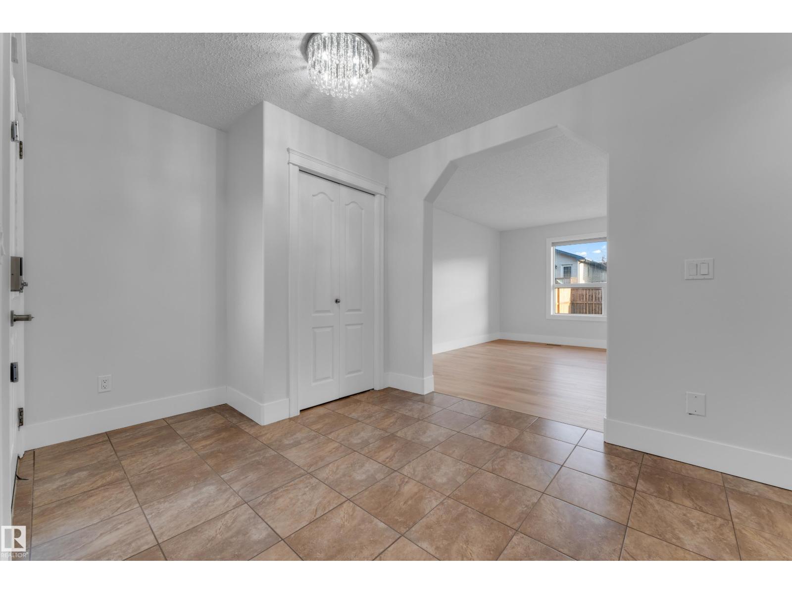 3003 25 AV NW photo 4