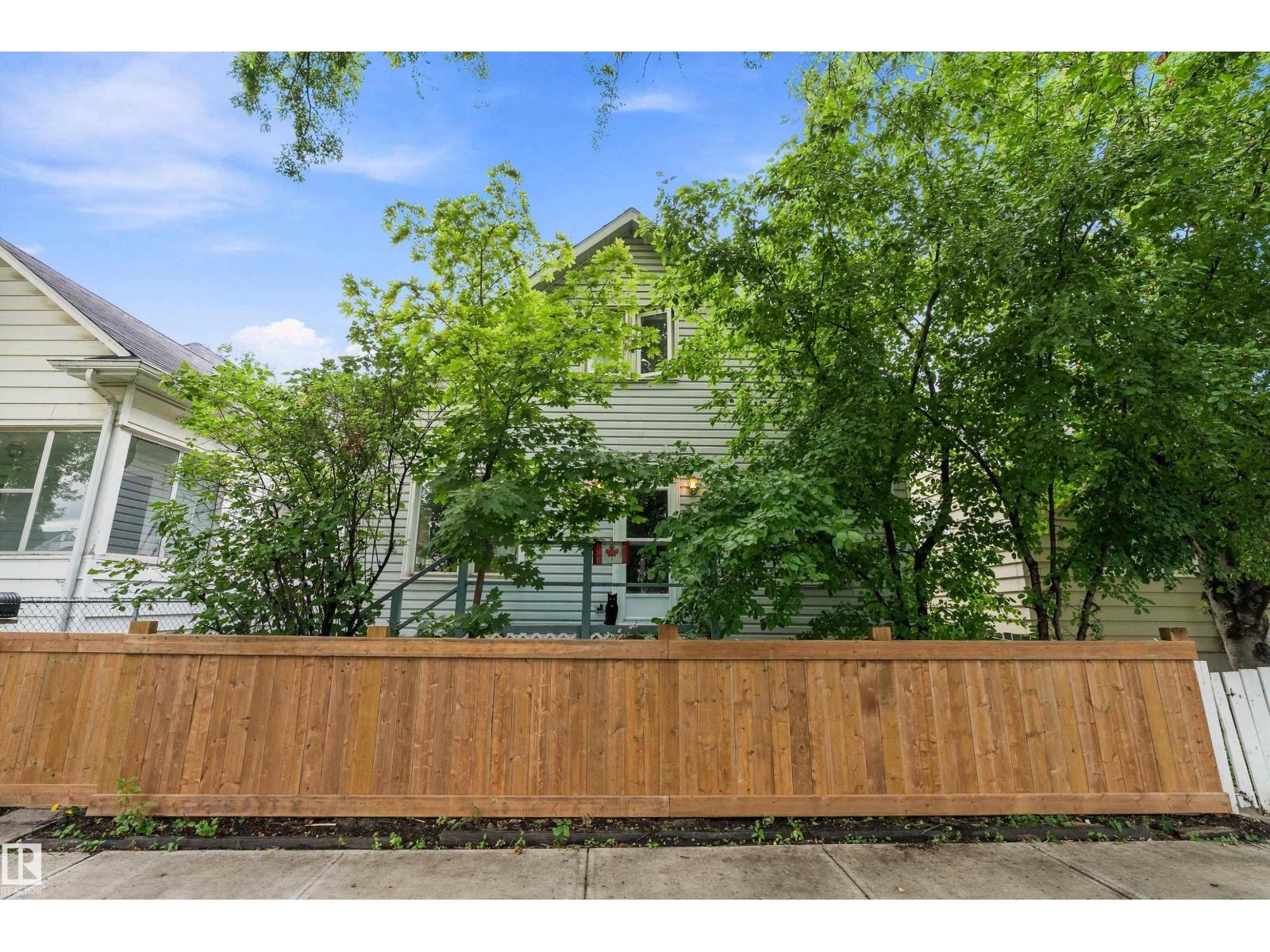 10816 92 ST NW