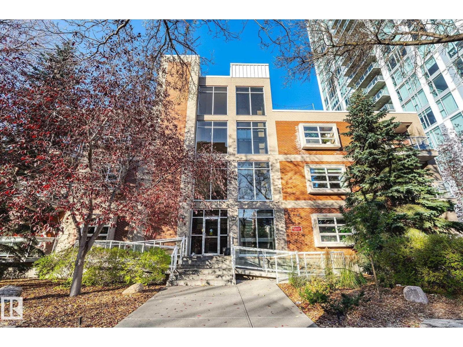 #303 9910 111 ST NW