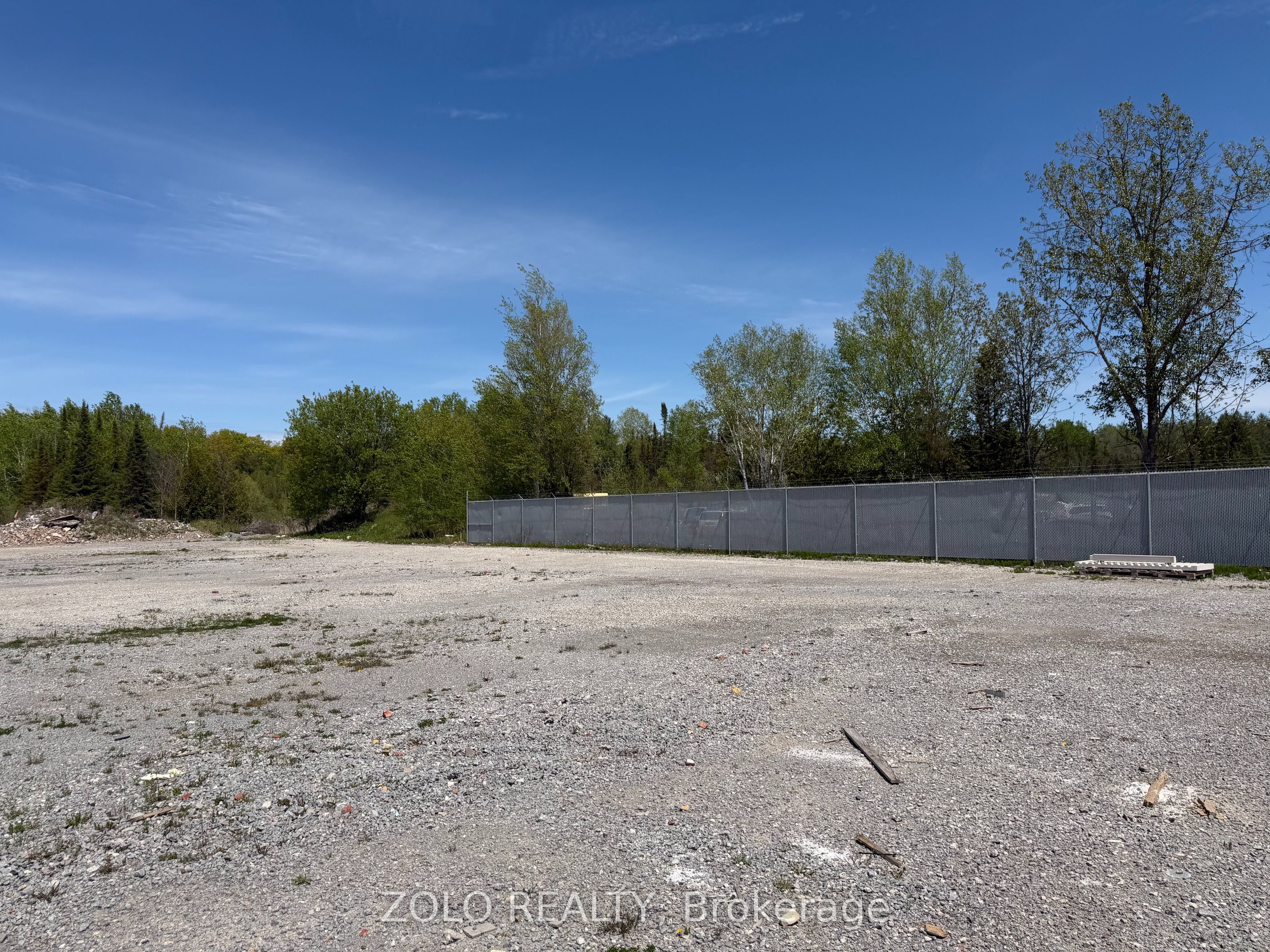 3440 Davis photo 2