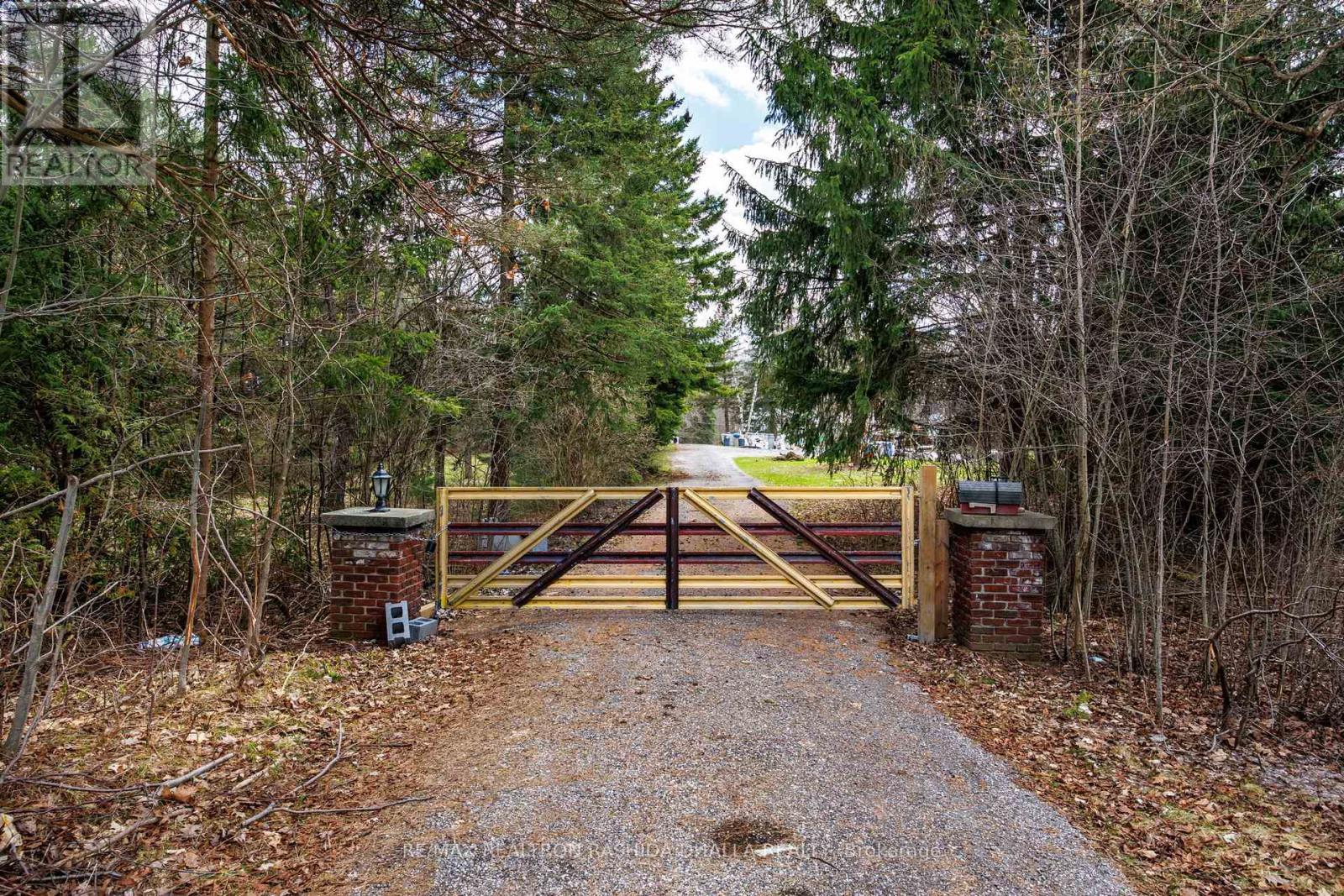 443 Goodwood Road photo 2