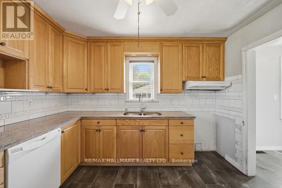 1527 Killarney Beach