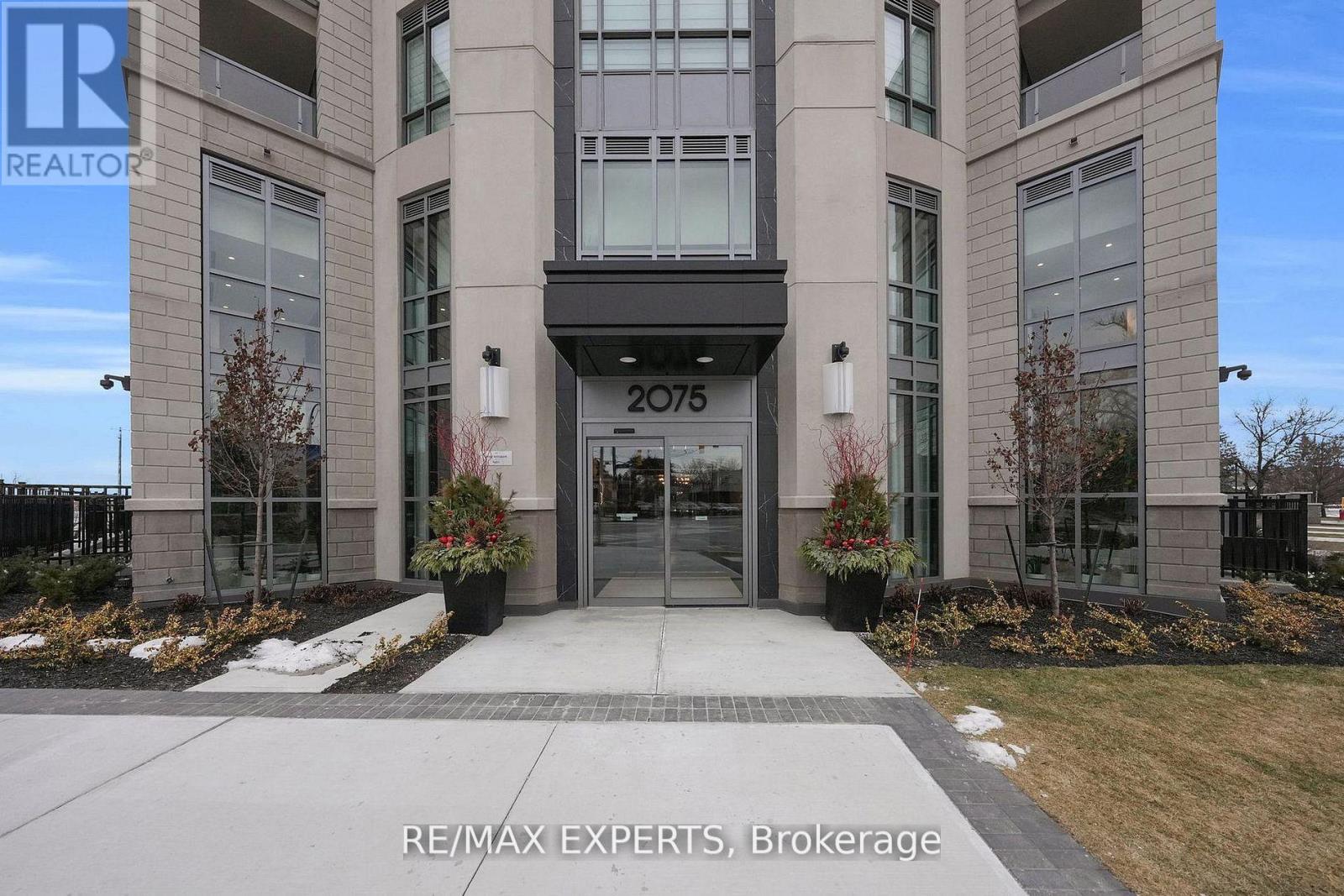 203 - 2075 KING ROAD, King