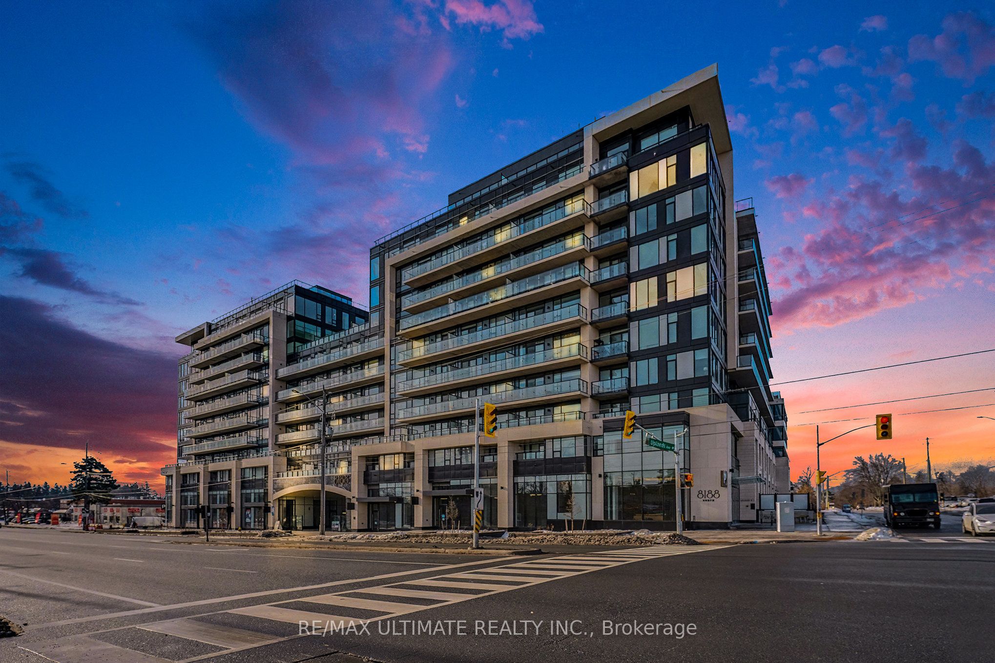 8188 Yonge Unit 727