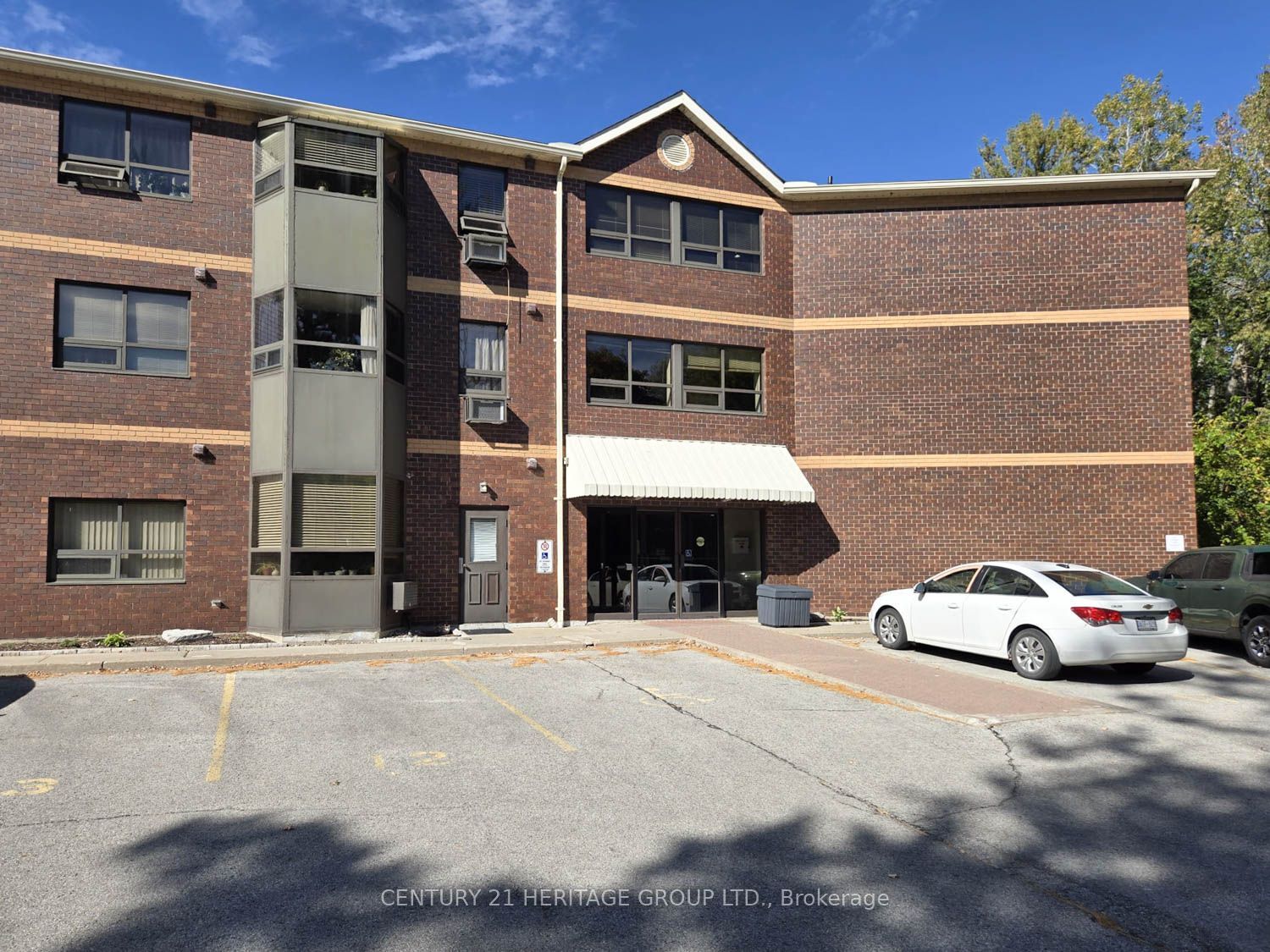 166 Olive Street 105, East Gwillimbury, ON L9N 1M9, East Gwillimbury