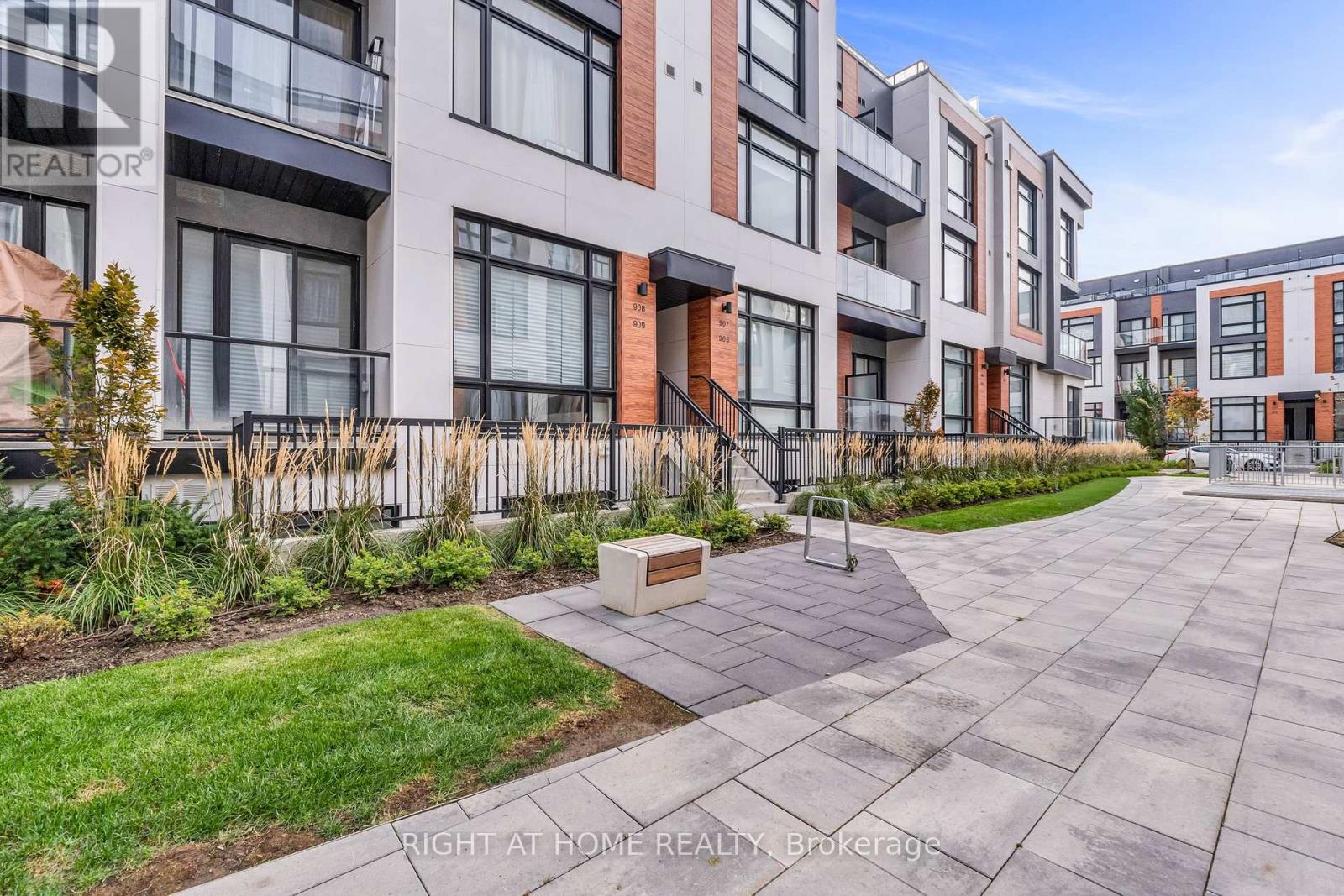 2 Steckley House Unit 907