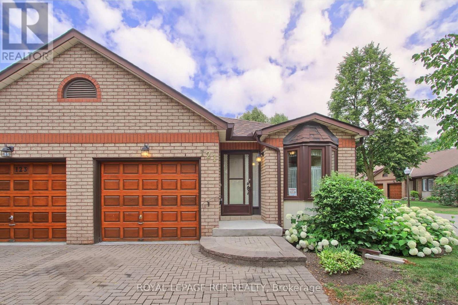 121 Green Briar Unit 16