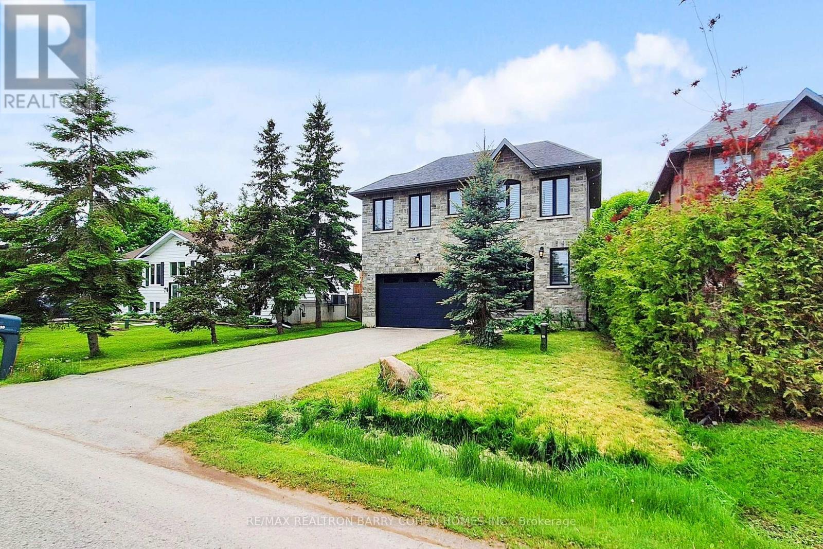 530 Duclos Point
