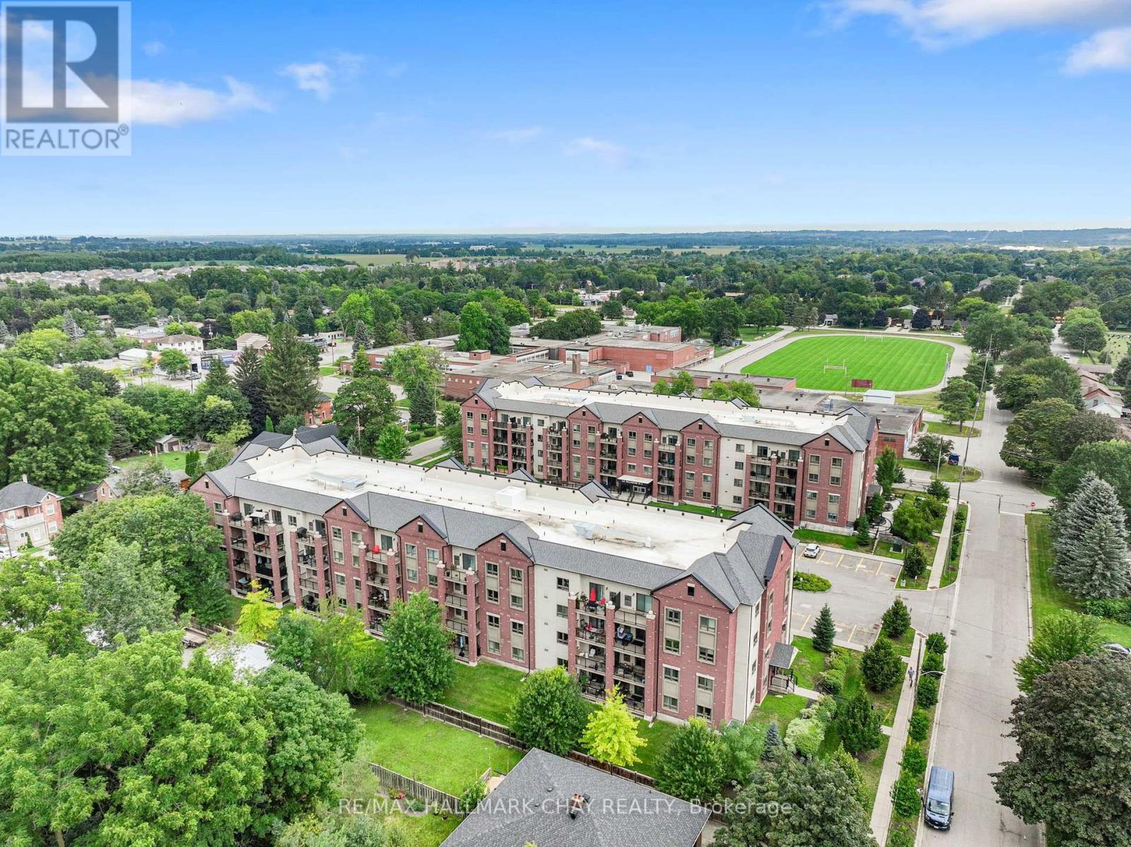 157 WELLINGTON Unit 404