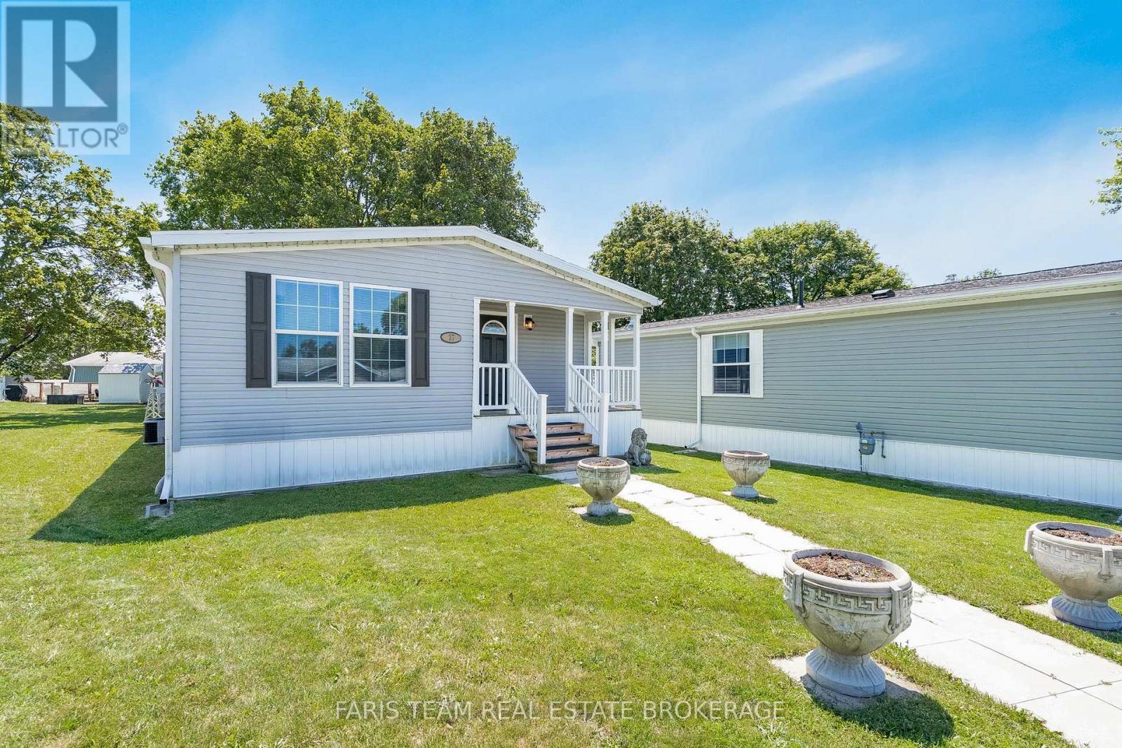 37 Hawthorne