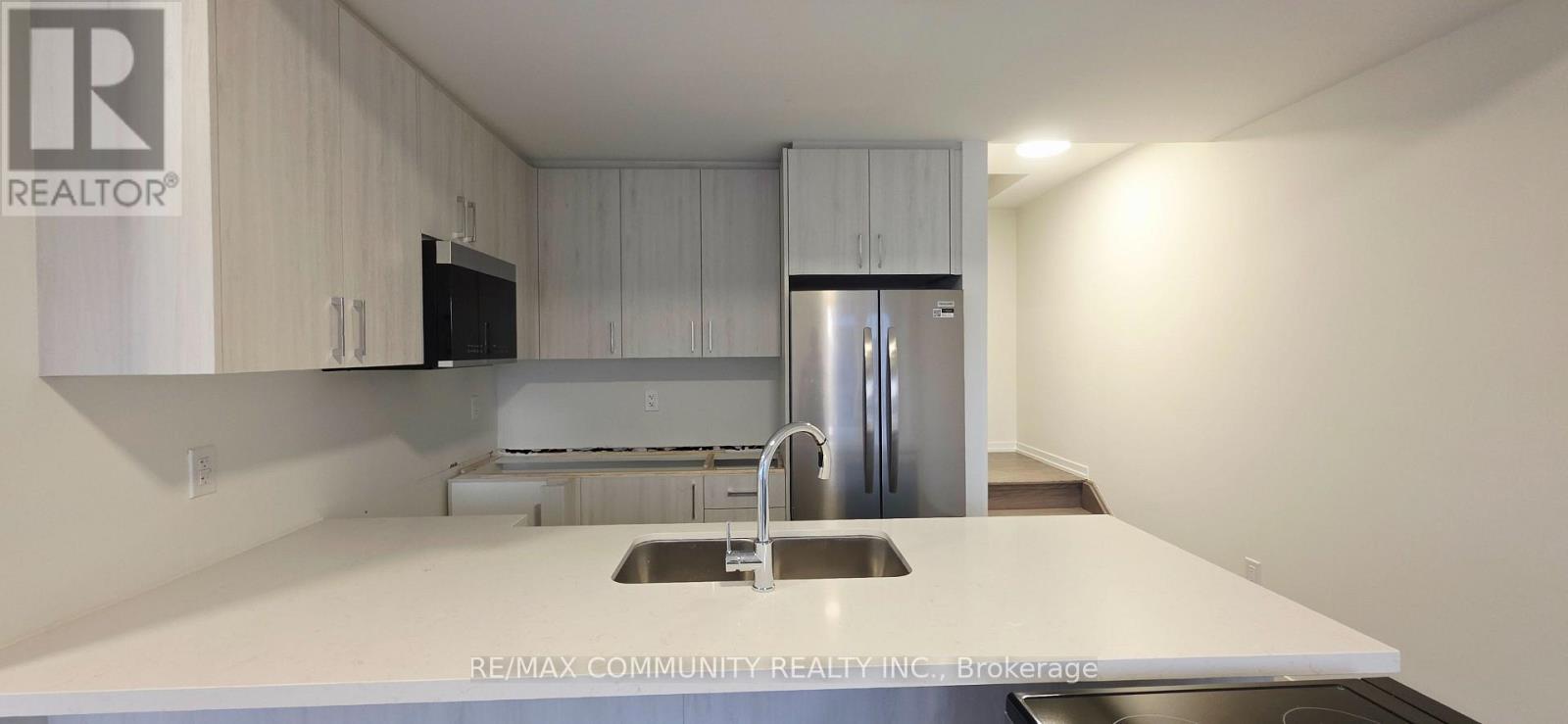 158 Matawin Unit 105 photo 4