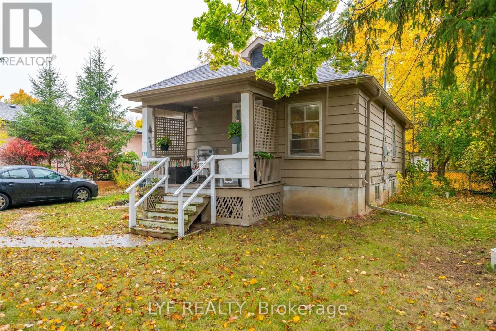 173 Maple Unit RM 1
