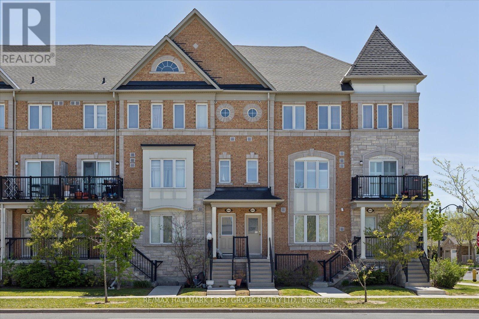 2067 Bur Oak Unit 3 photo 2