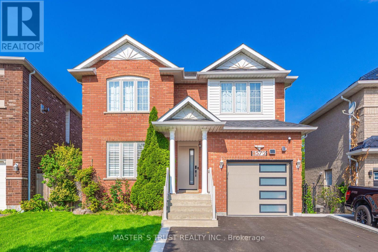8572 Martin Grove