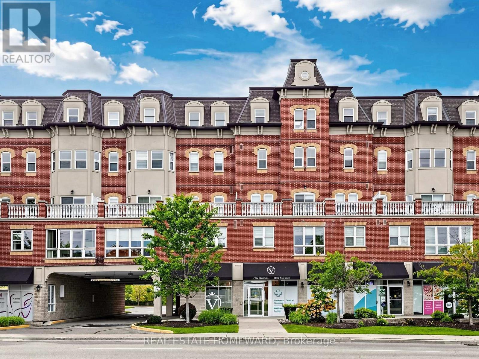 15450 Yonge Unit 309 photo 2