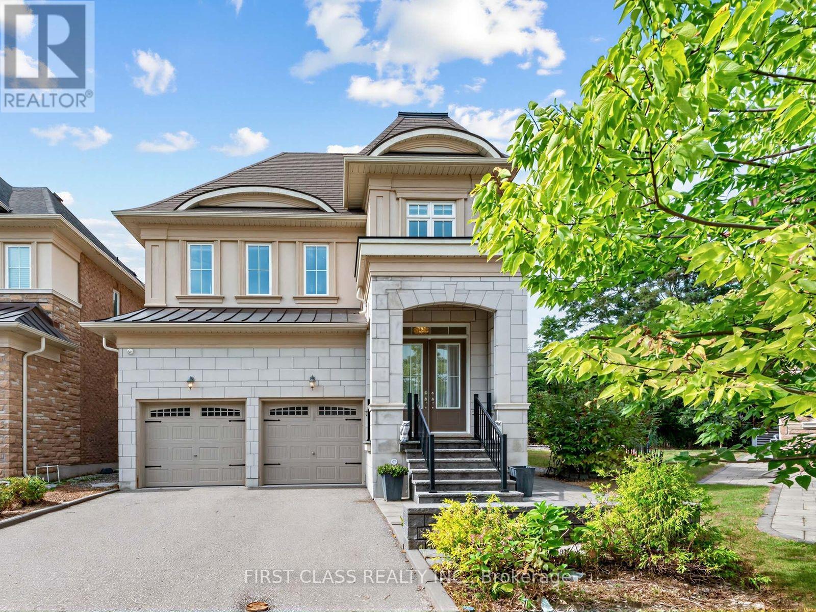 16 Macdonald photo 2
