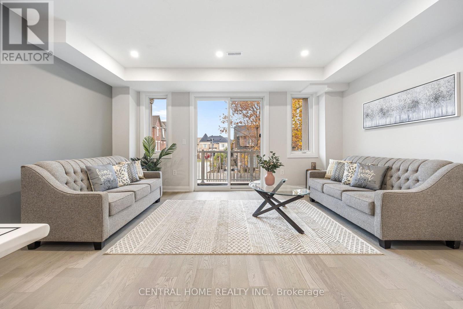 2952 Elgin Mills