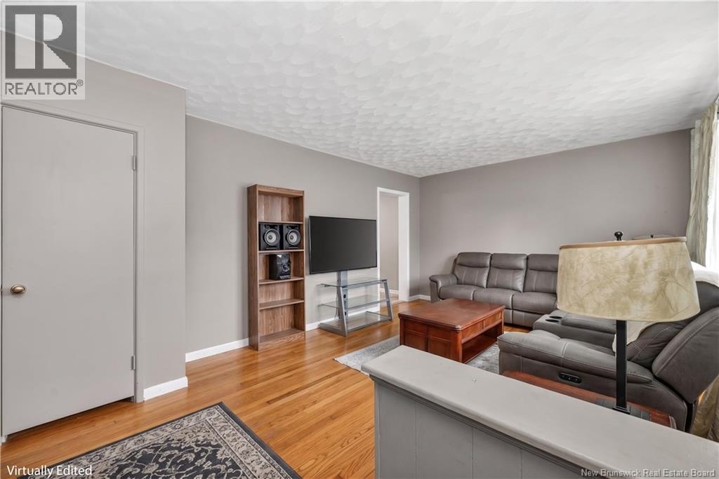 190 Maple Street photo 2