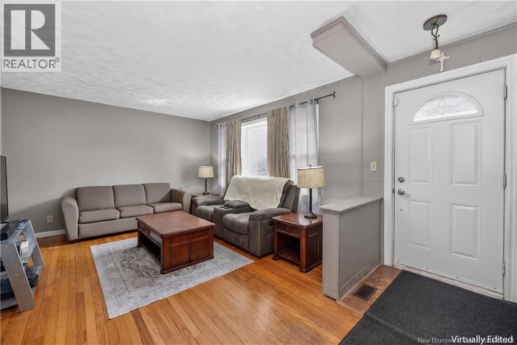 190 Maple Street photo 3