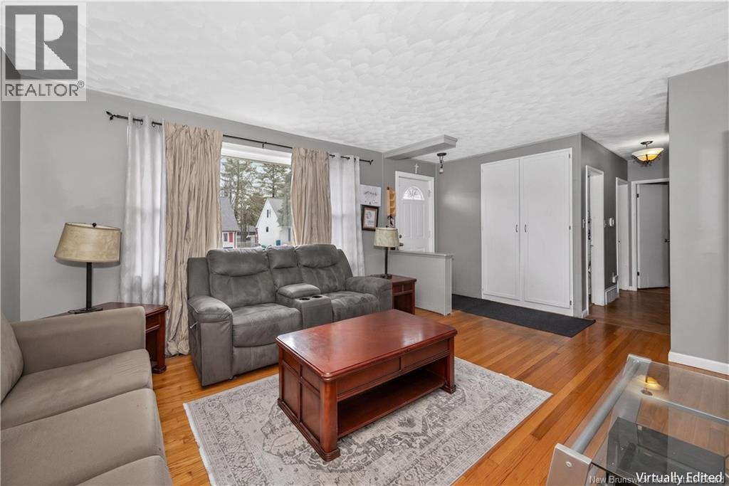 190 Maple Street photo 4