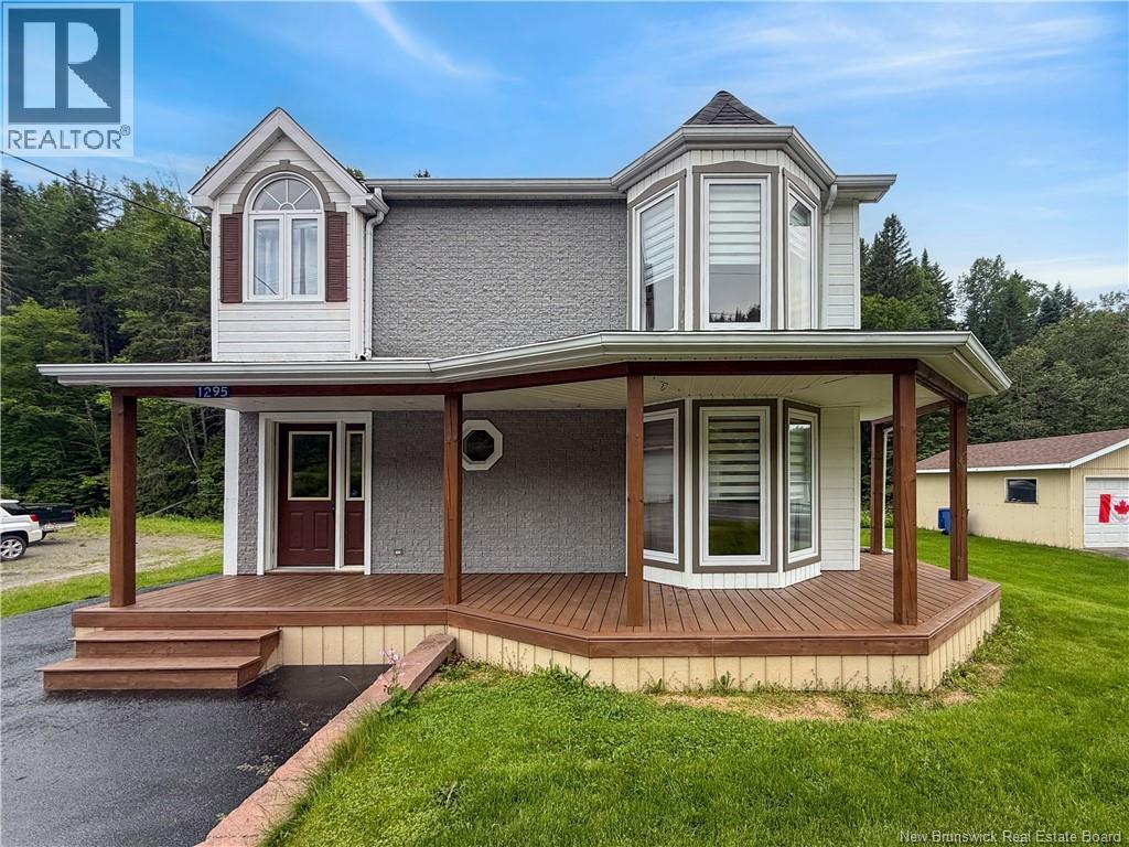 1295 Val d'Amour Road