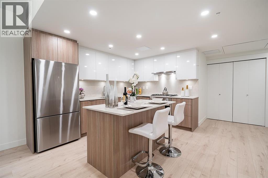 8428 PARK Unit 202 photo 2