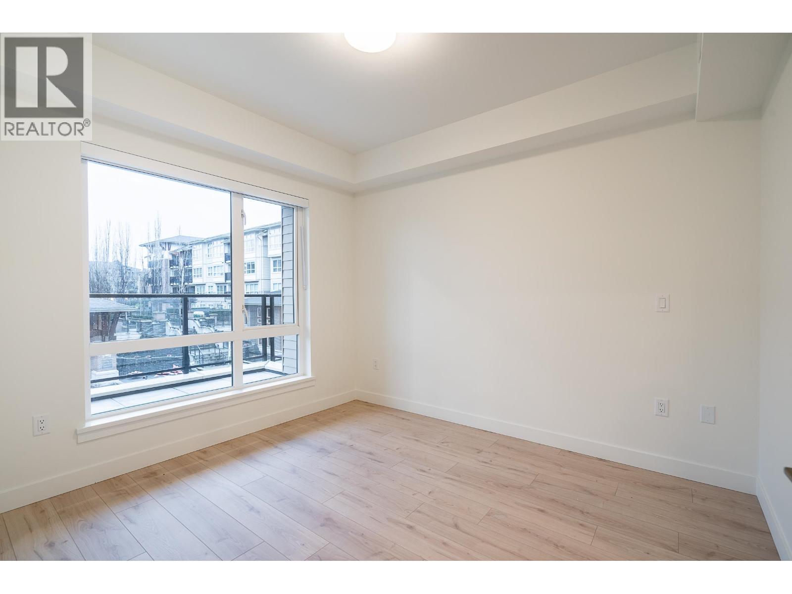 8428 PARK Unit 205 photo 4