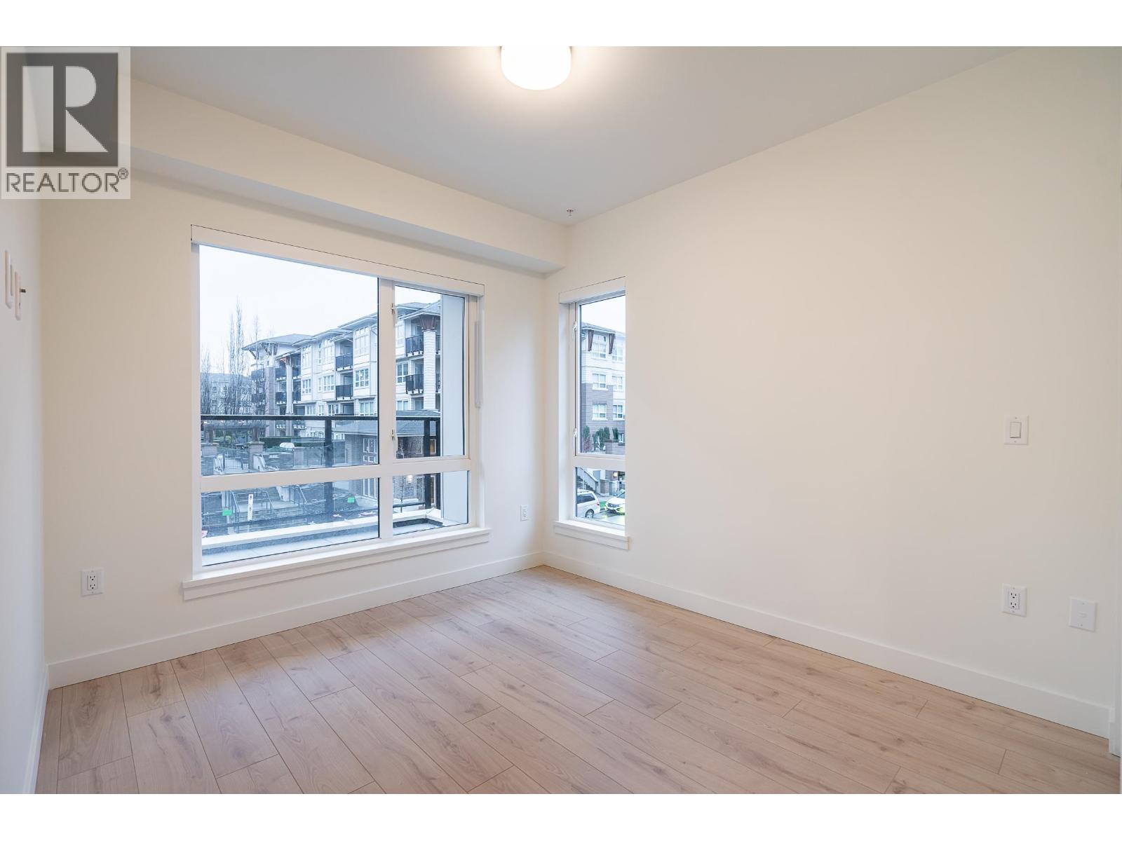 8428 PARK Unit 206 photo 2