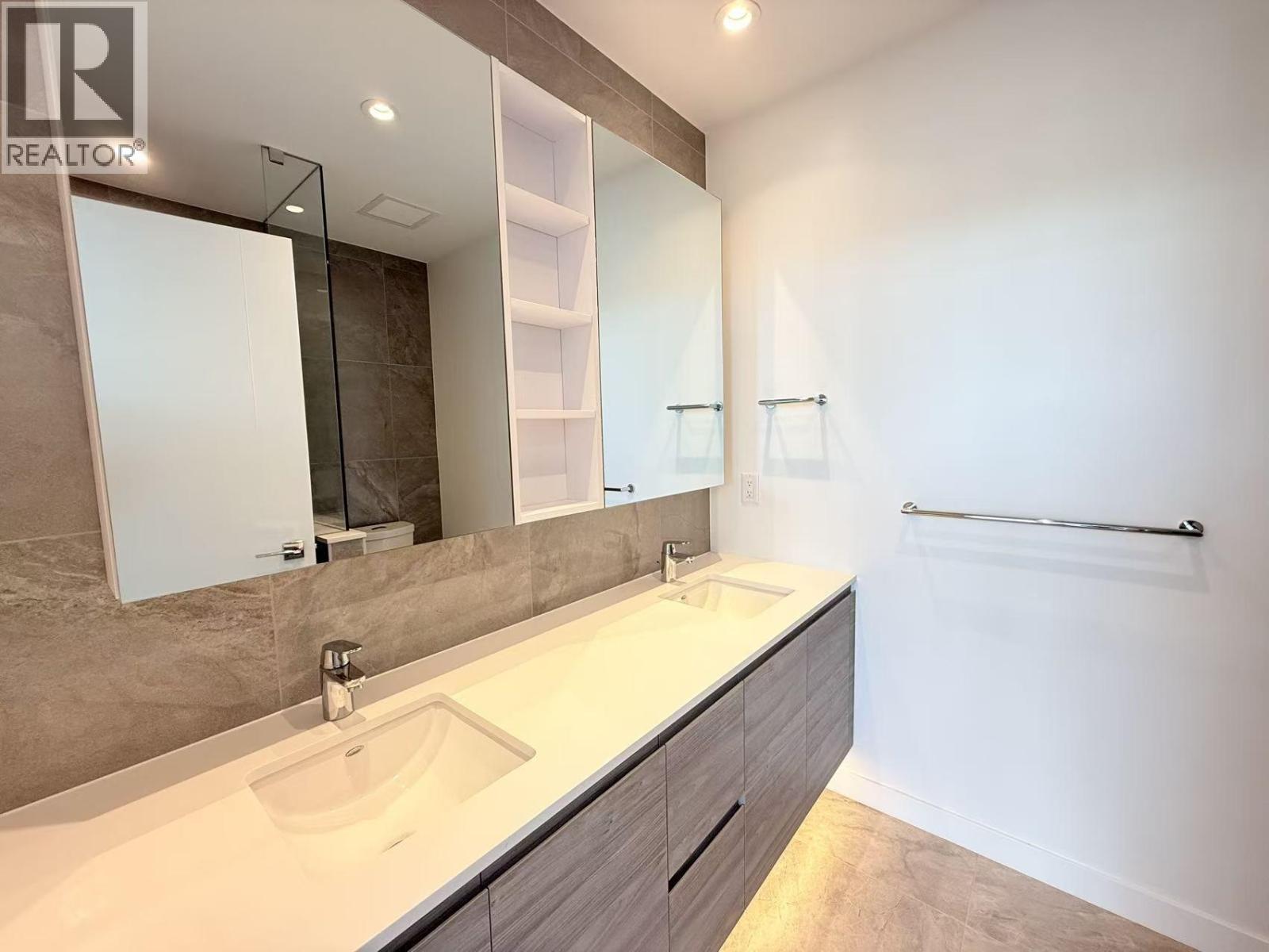 660 QUAYSIDE Unit 2103 photo 5