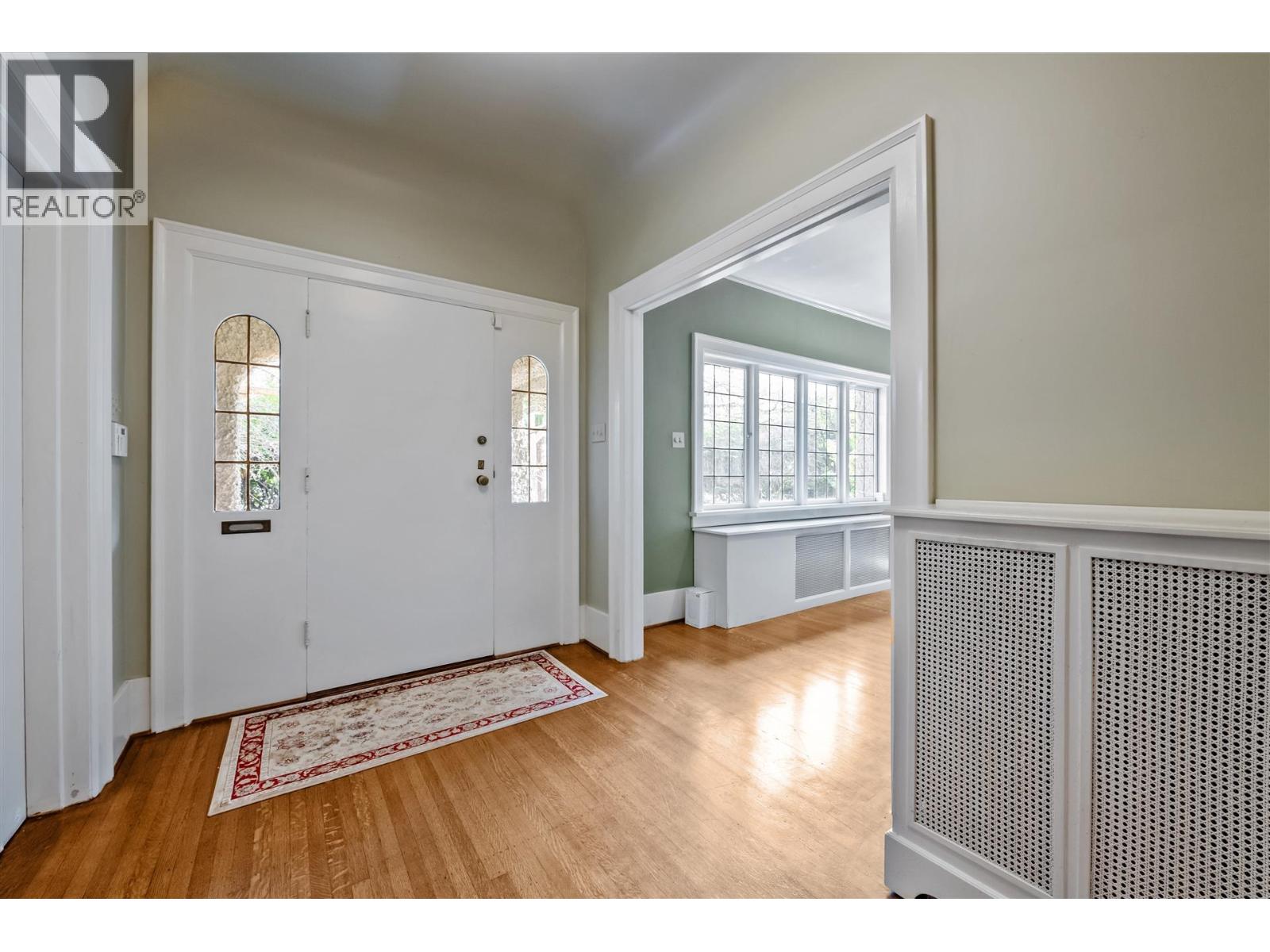 3737 PINE photo 2
