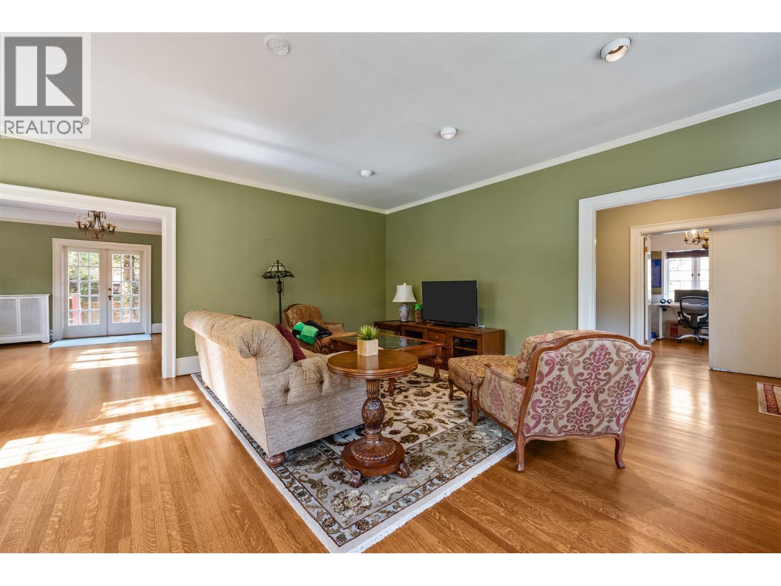 3737 PINE photo 3