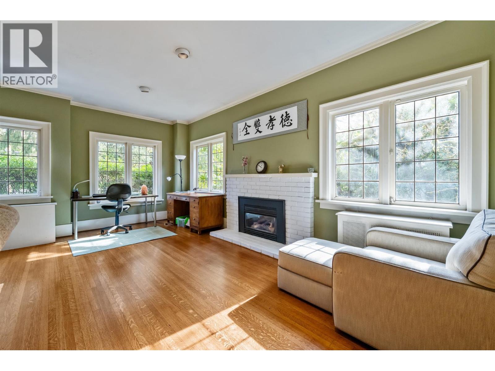 3737 PINE photo 4