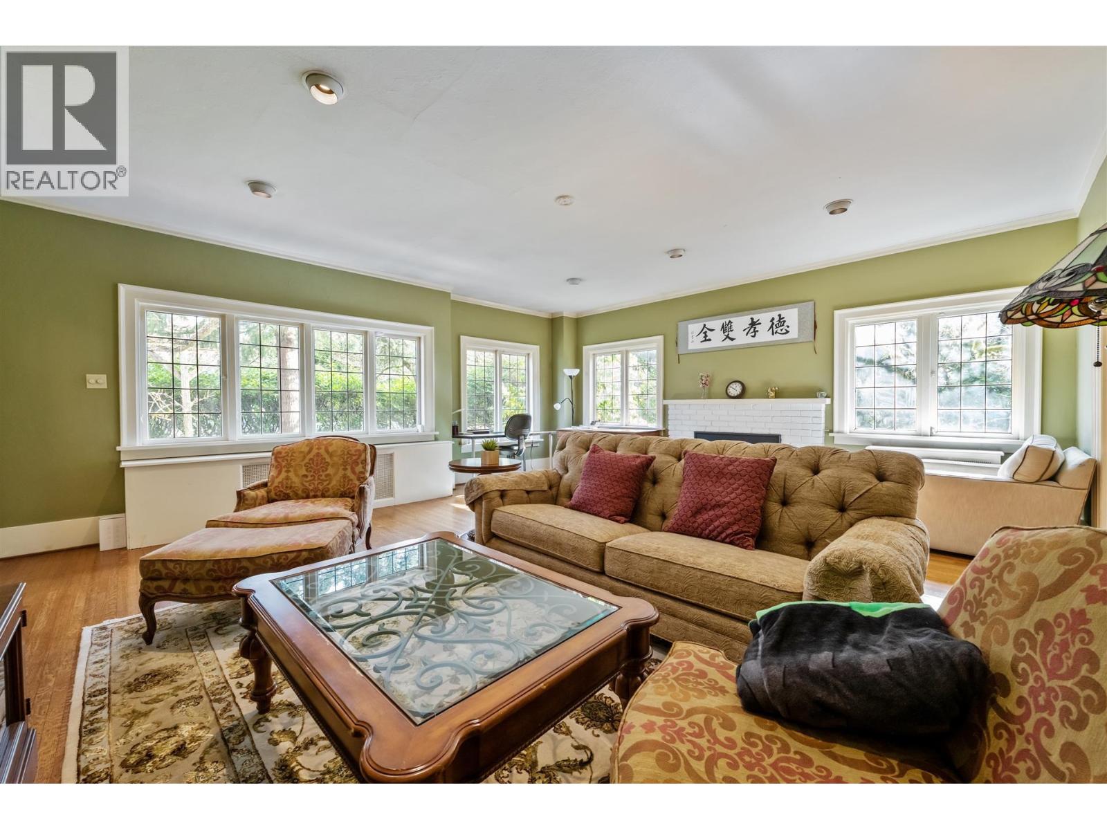 3737 PINE photo 5