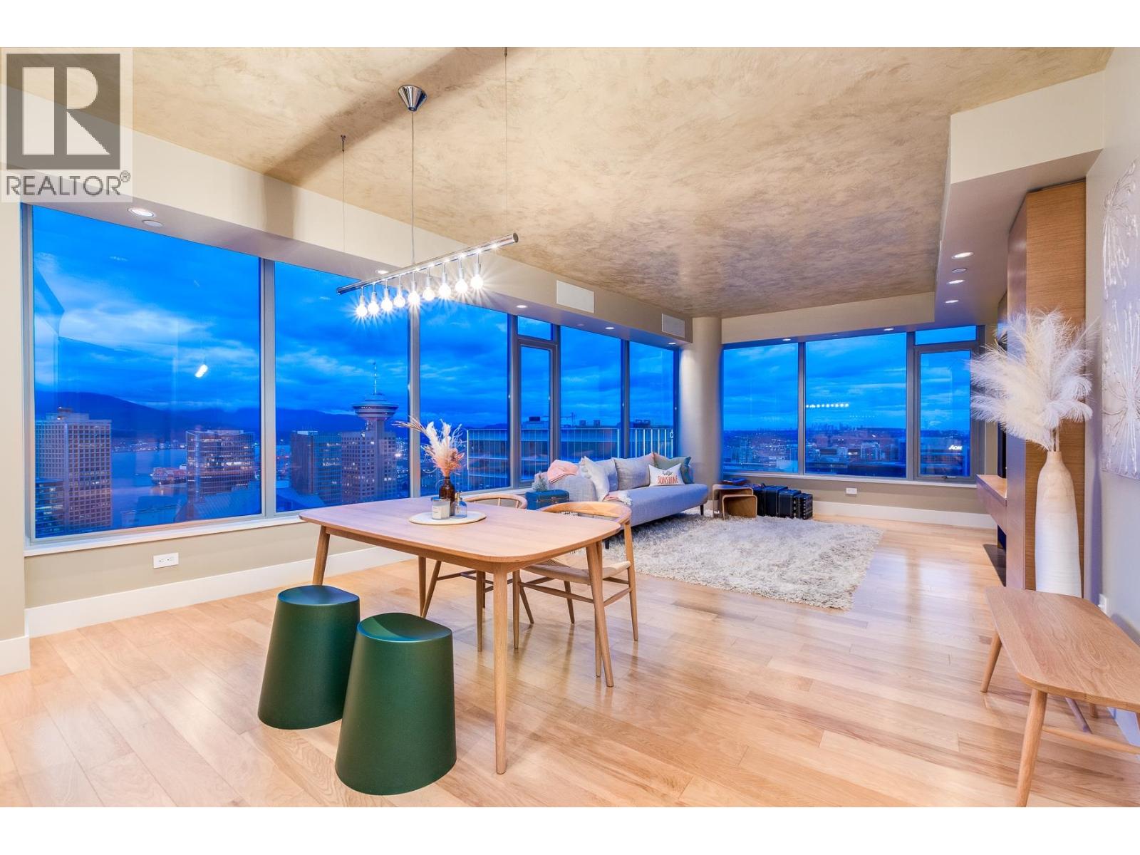 667 HOWE Unit 3204