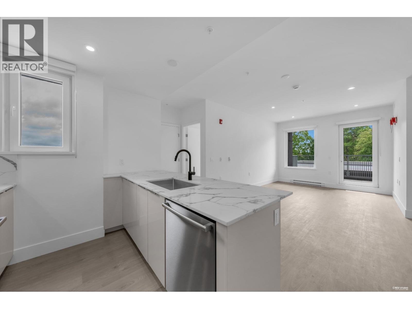 2250 1ST Unit 309 photo 4