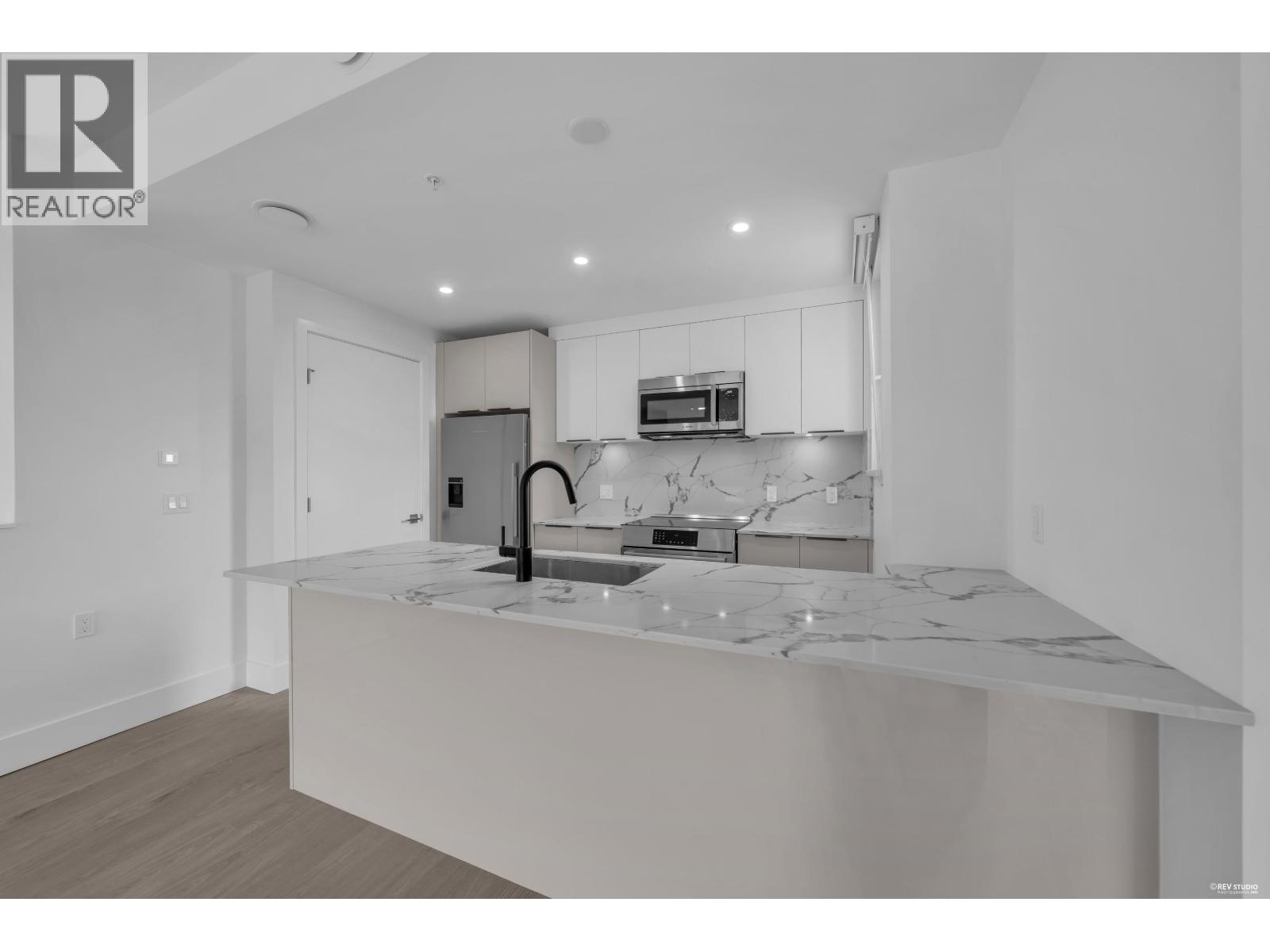 2250 1ST Unit 309 photo 5