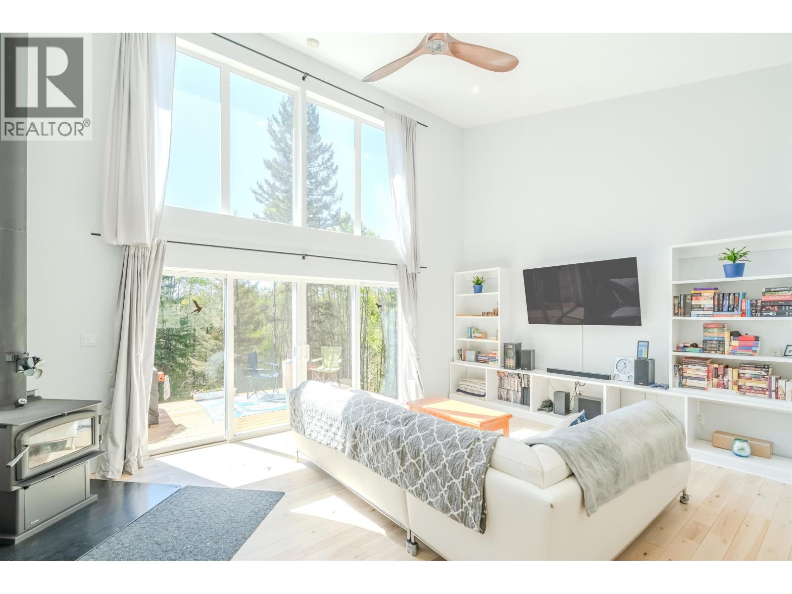 6282 HILLSIDE