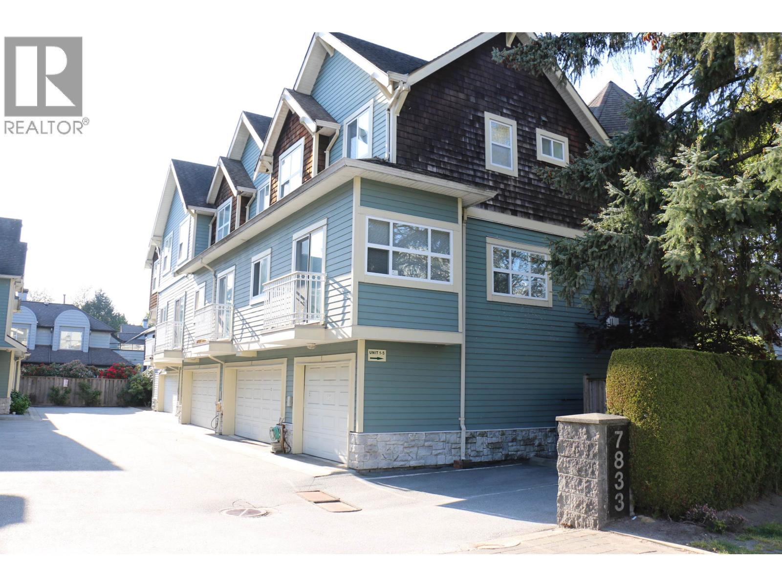 7833 ST. ALBANS Unit 3
