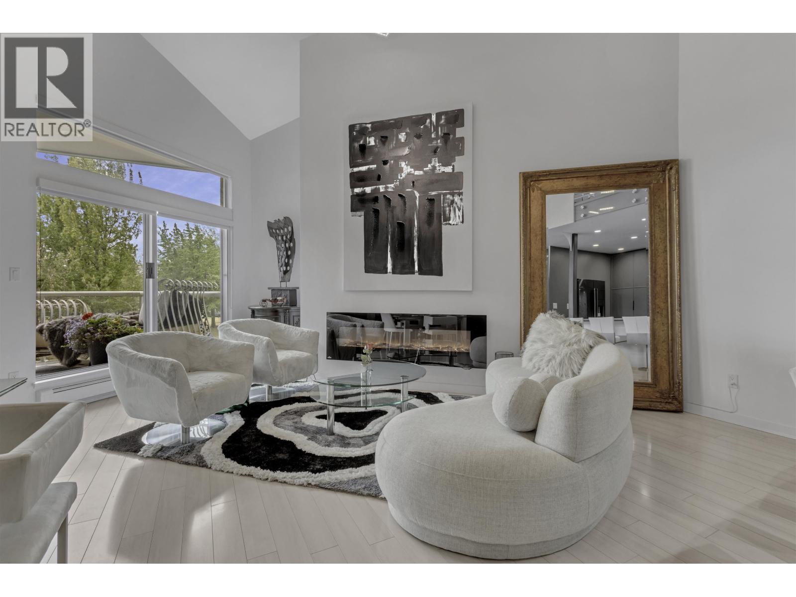 33 CHESTERFIELD Unit 1306