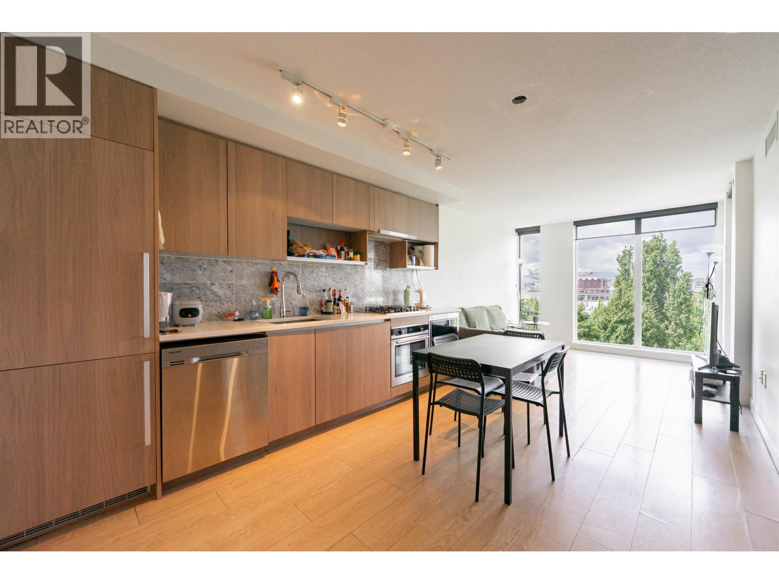 8988 PATTERSON Unit 1011