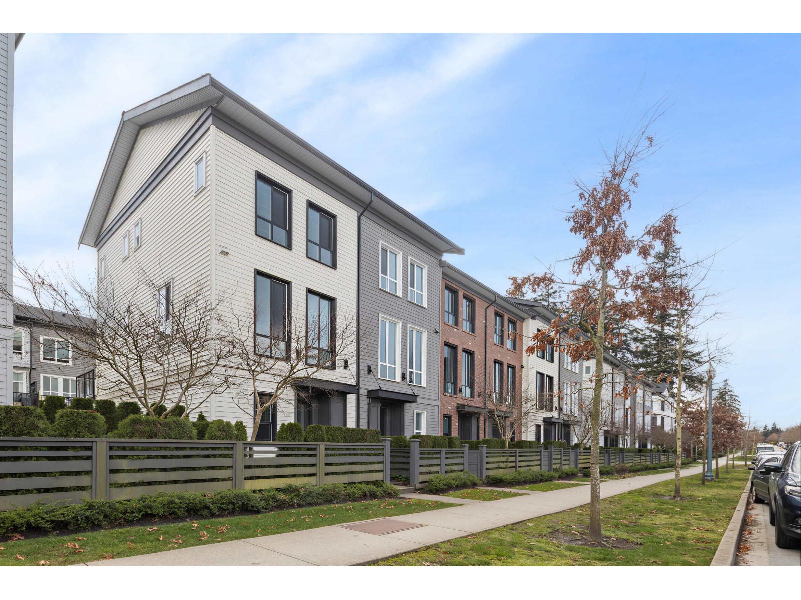 15938 27 Unit 11 photo 3