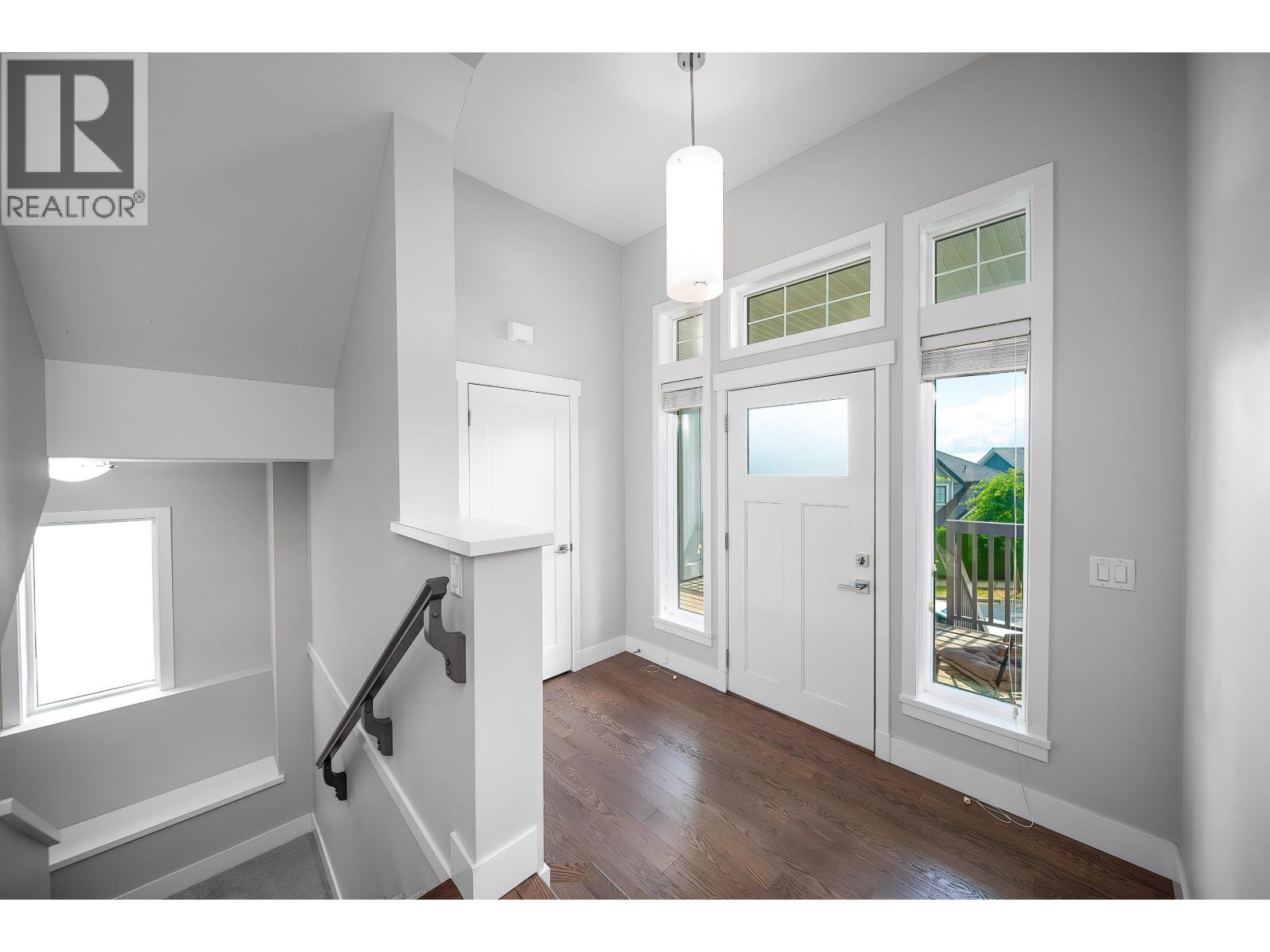 3563 HIGHLAND photo 4