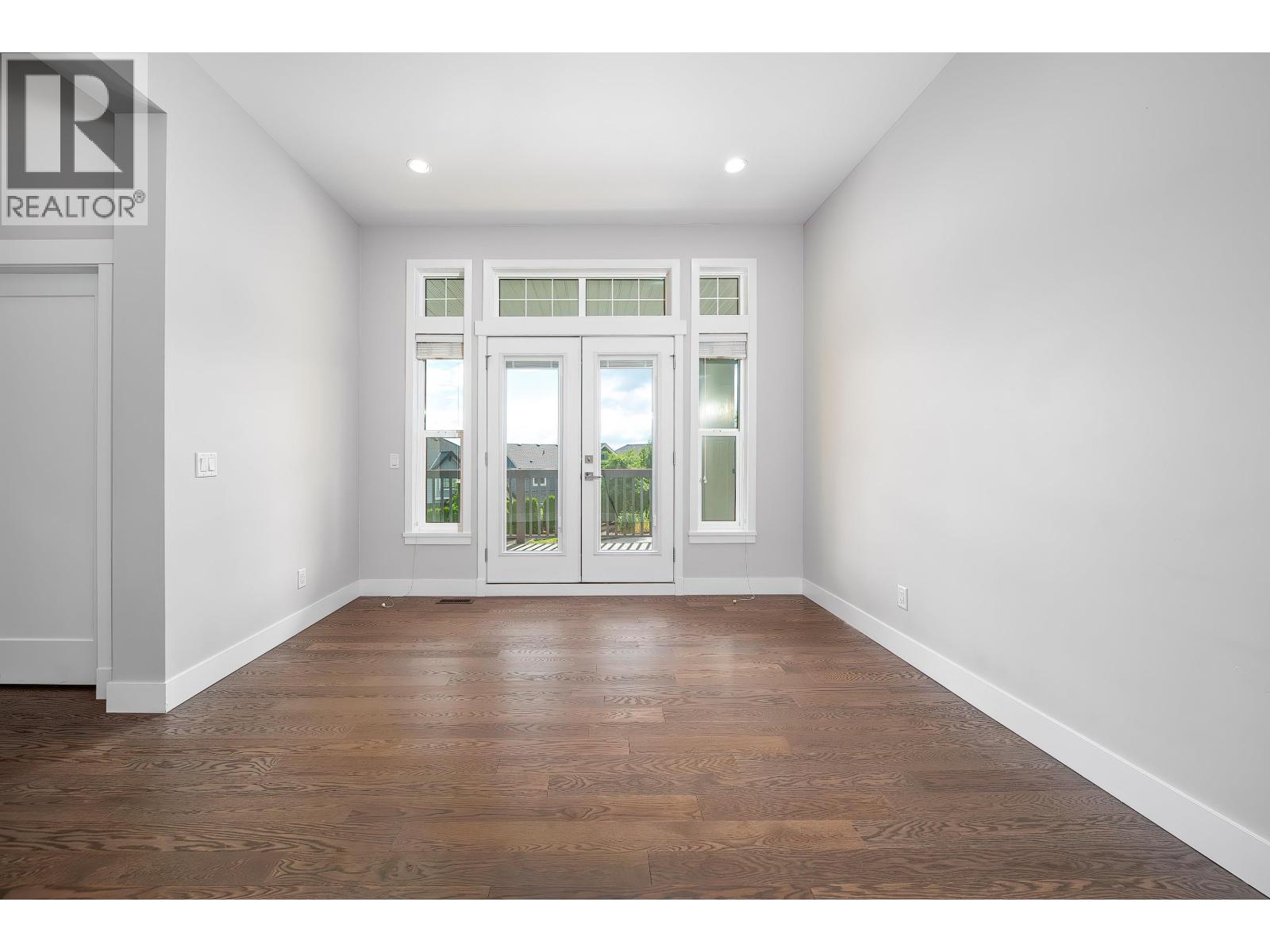 3563 HIGHLAND photo 5