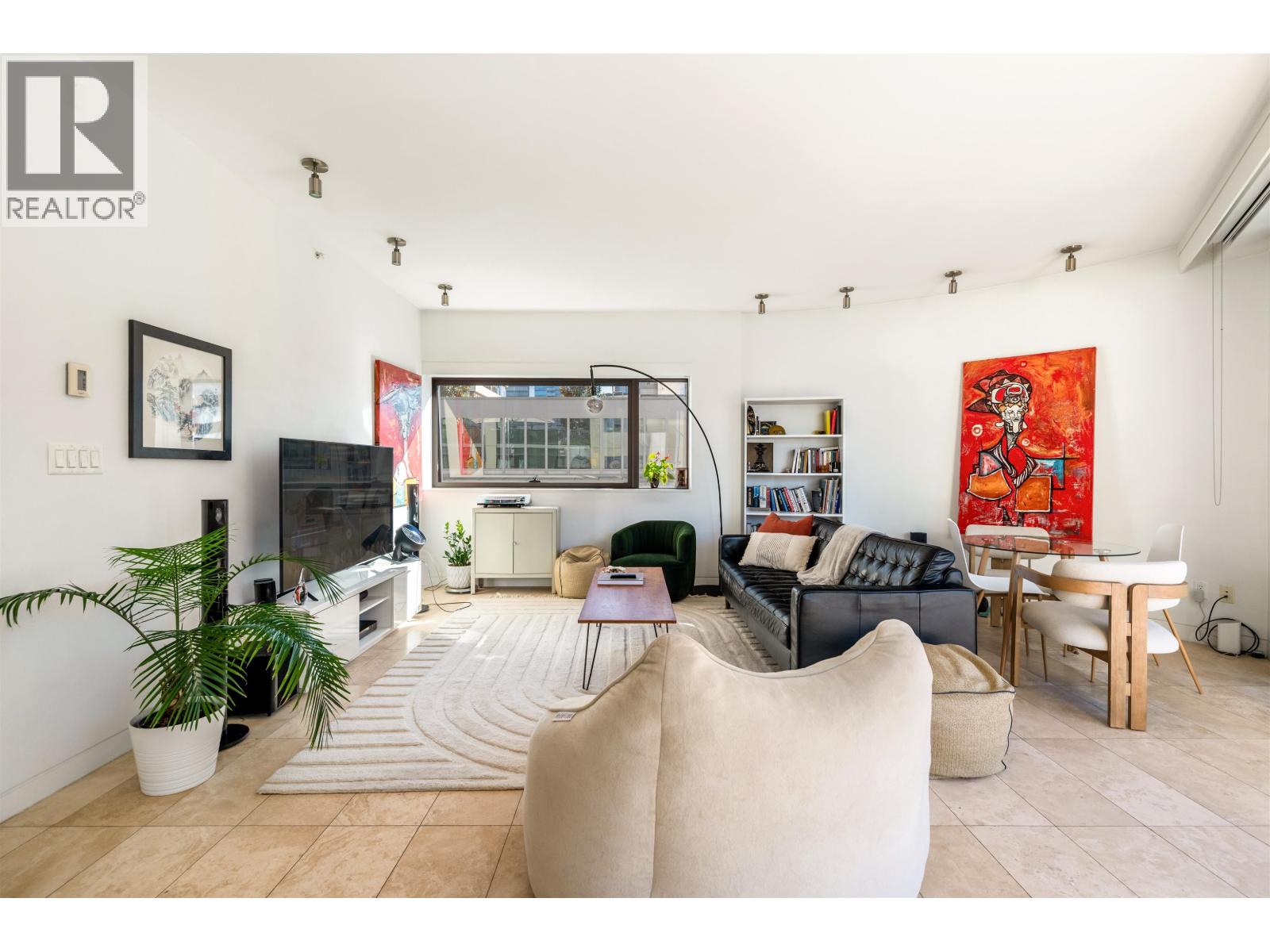 838 HASTINGS Unit 1406