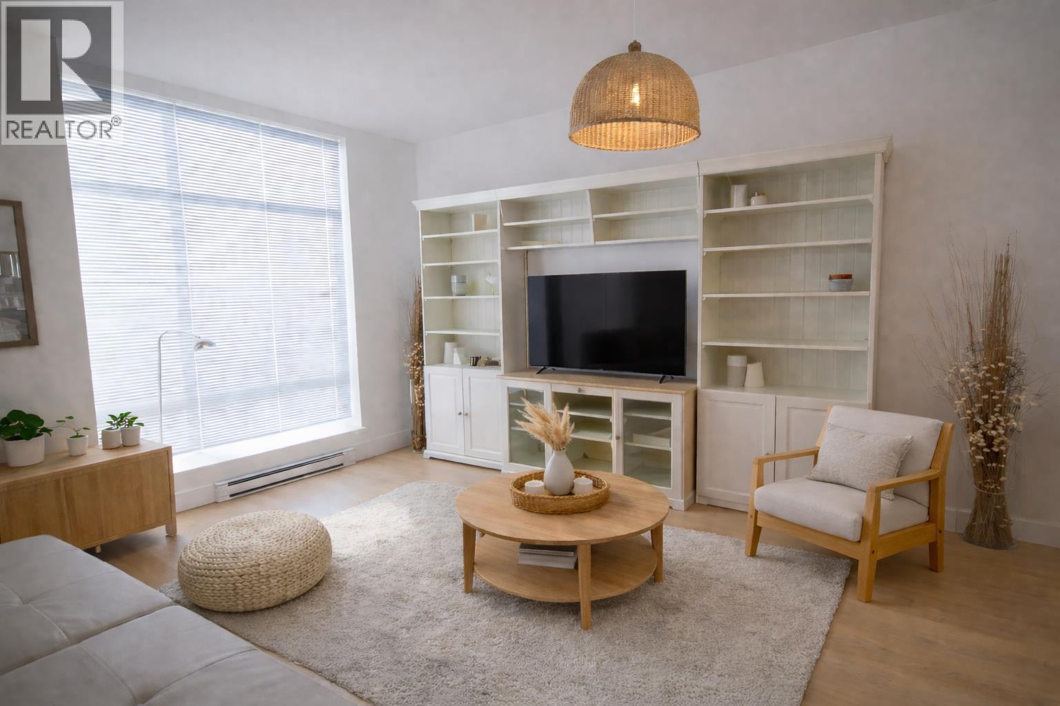 909 CLARKE Unit 6